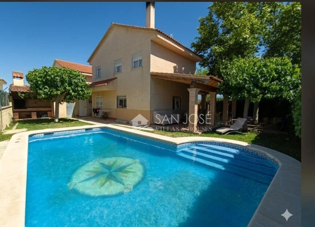 4 sypialnia Willa na sprzedaż w Monforte del Cid z basenem - 335 000 € (Ref: 9862048)