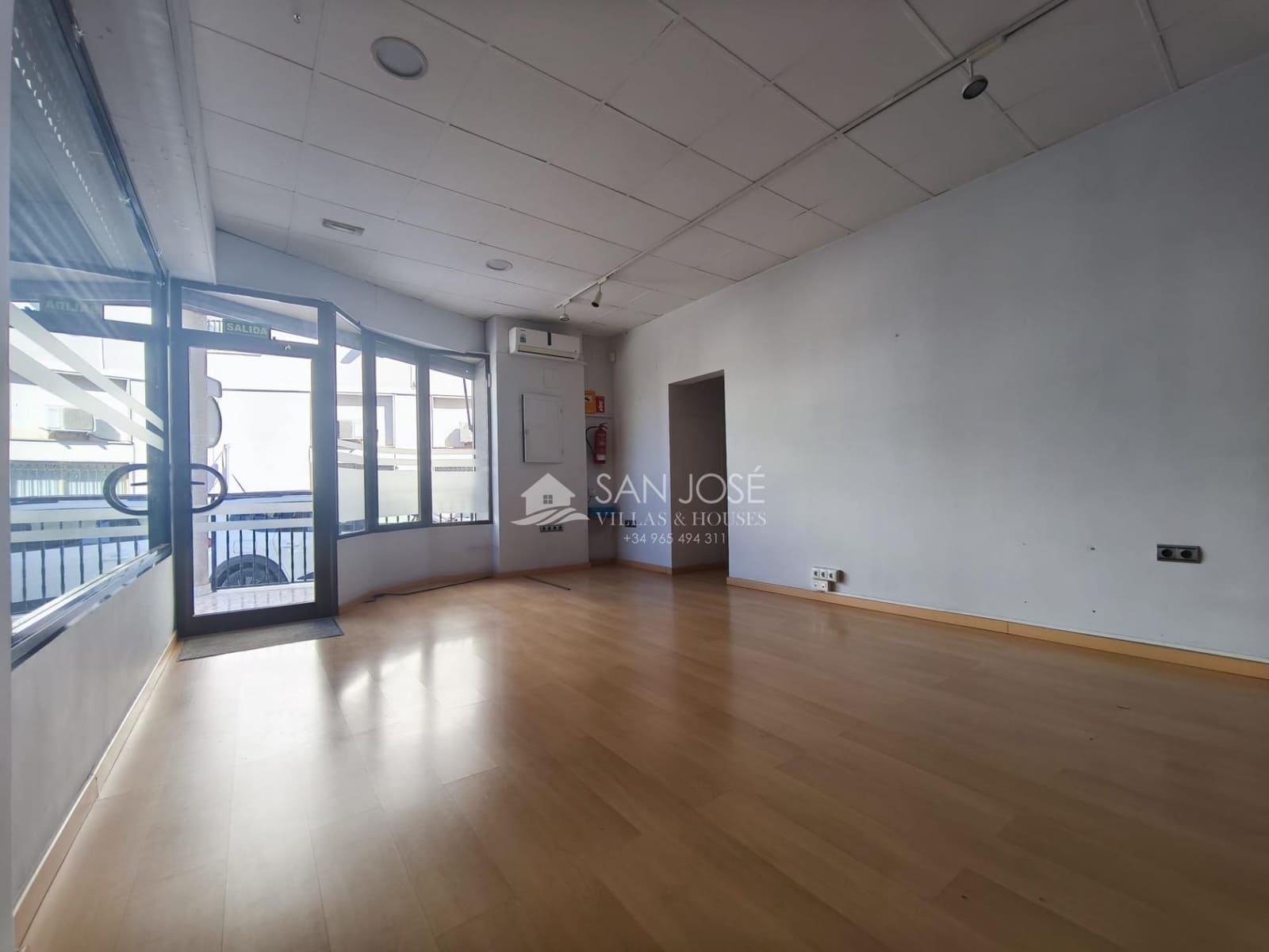 Comercial para arrendar em Aspe - 600 € (Ref: 9892558)