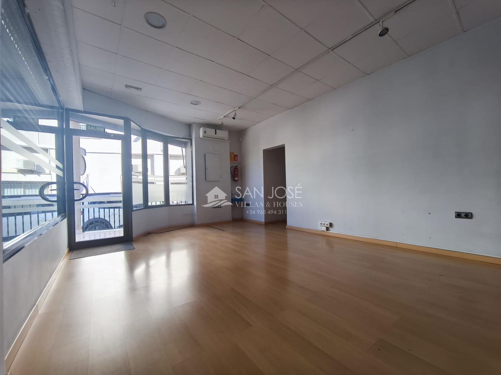 Comercial para arrendar em Aspe - 600 € (Ref: 9892558)