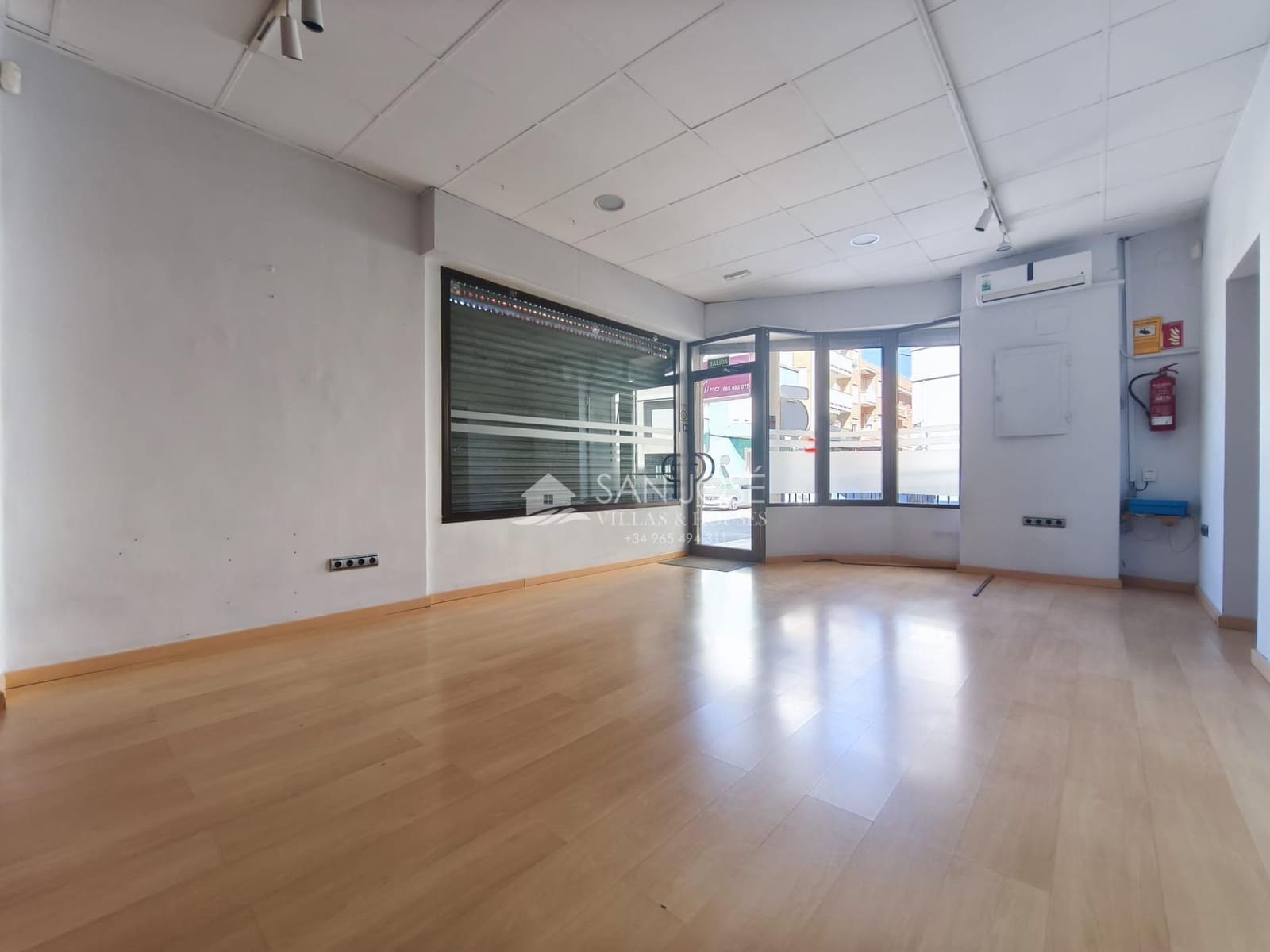 Comercial para arrendar em Aspe - 600 € (Ref: 9892558)