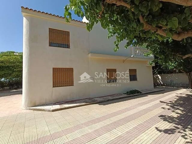 4 bedroom Villa for sale in Monforte del Cid with pool - € 315,000 (Ref: 9894082)