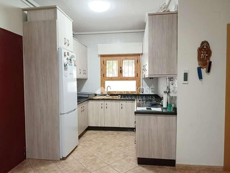 4 bedroom Villa for sale in Monforte del Cid with pool - € 315,000 (Ref: 9894082)