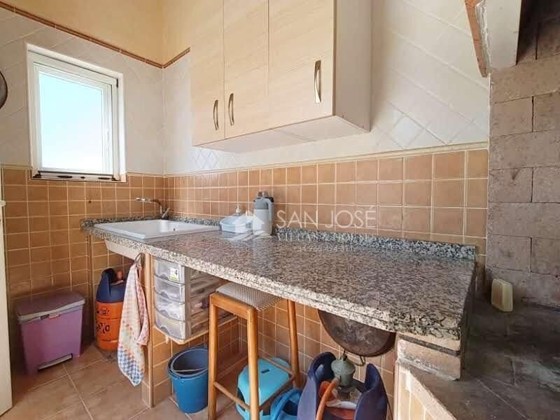 4 bedroom Villa for sale in Monforte del Cid with pool - € 315,000 (Ref: 9894082)
