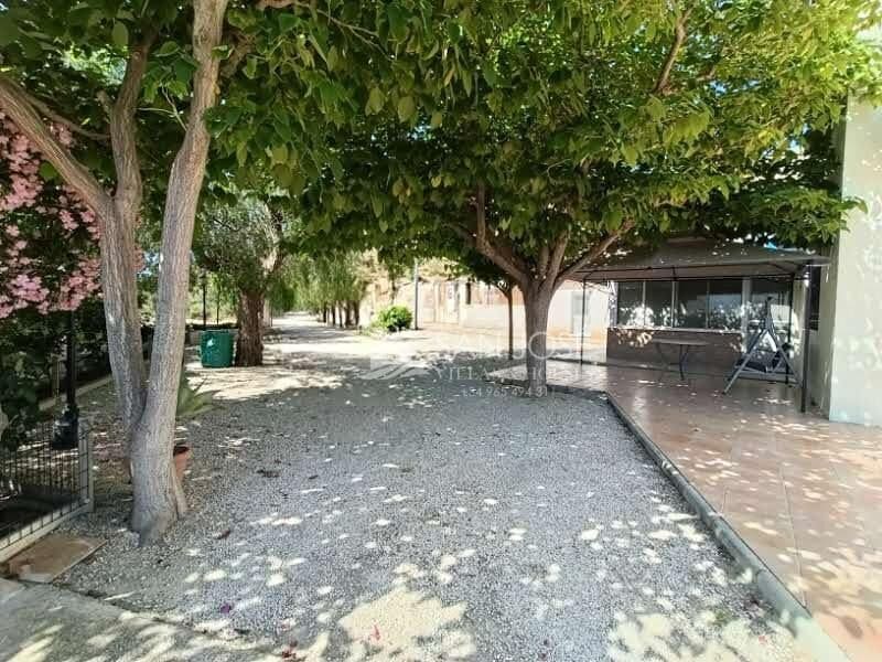 4 bedroom Villa for sale in Monforte del Cid with pool - € 315,000 (Ref: 9894082)