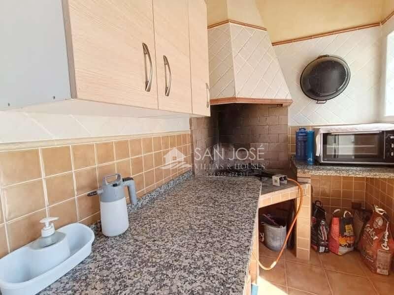 4 bedroom Villa for sale in Monforte del Cid with pool - € 315,000 (Ref: 9894082)