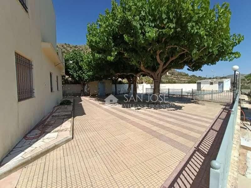 4 bedroom Villa for sale in Monforte del Cid with pool - € 315,000 (Ref: 9894082)