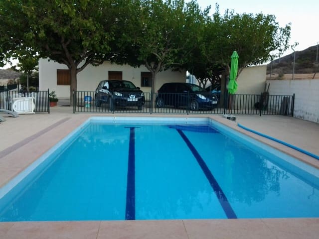4 bedroom Villa for sale in Monforte del Cid with pool - € 315,000 (Ref: 9894082)