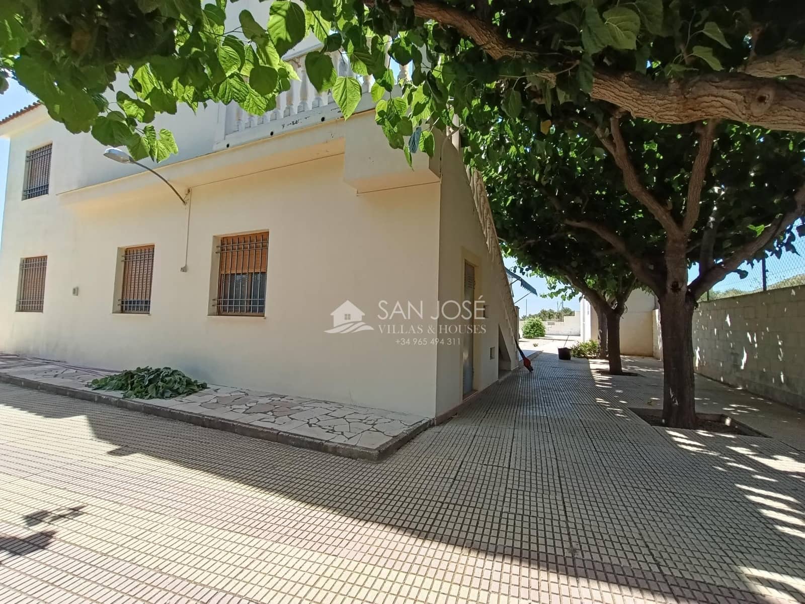 4 bedroom Villa for sale in Monforte del Cid with pool - € 315,000 (Ref: 9894082)
