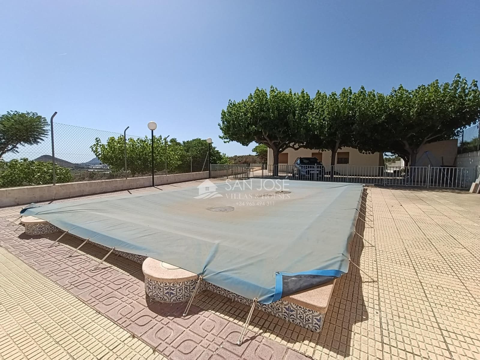 4 bedroom Villa for sale in Monforte del Cid with pool - € 315,000 (Ref: 9894082)