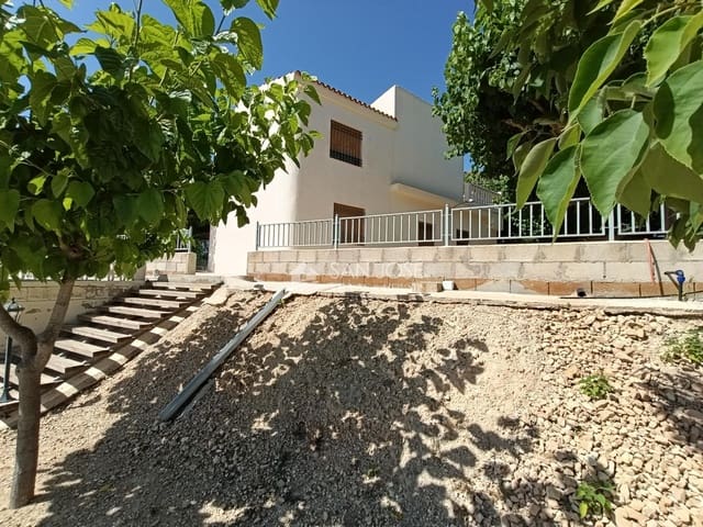4 bedroom Villa for sale in Monforte del Cid with pool - € 315,000 (Ref: 9894082)