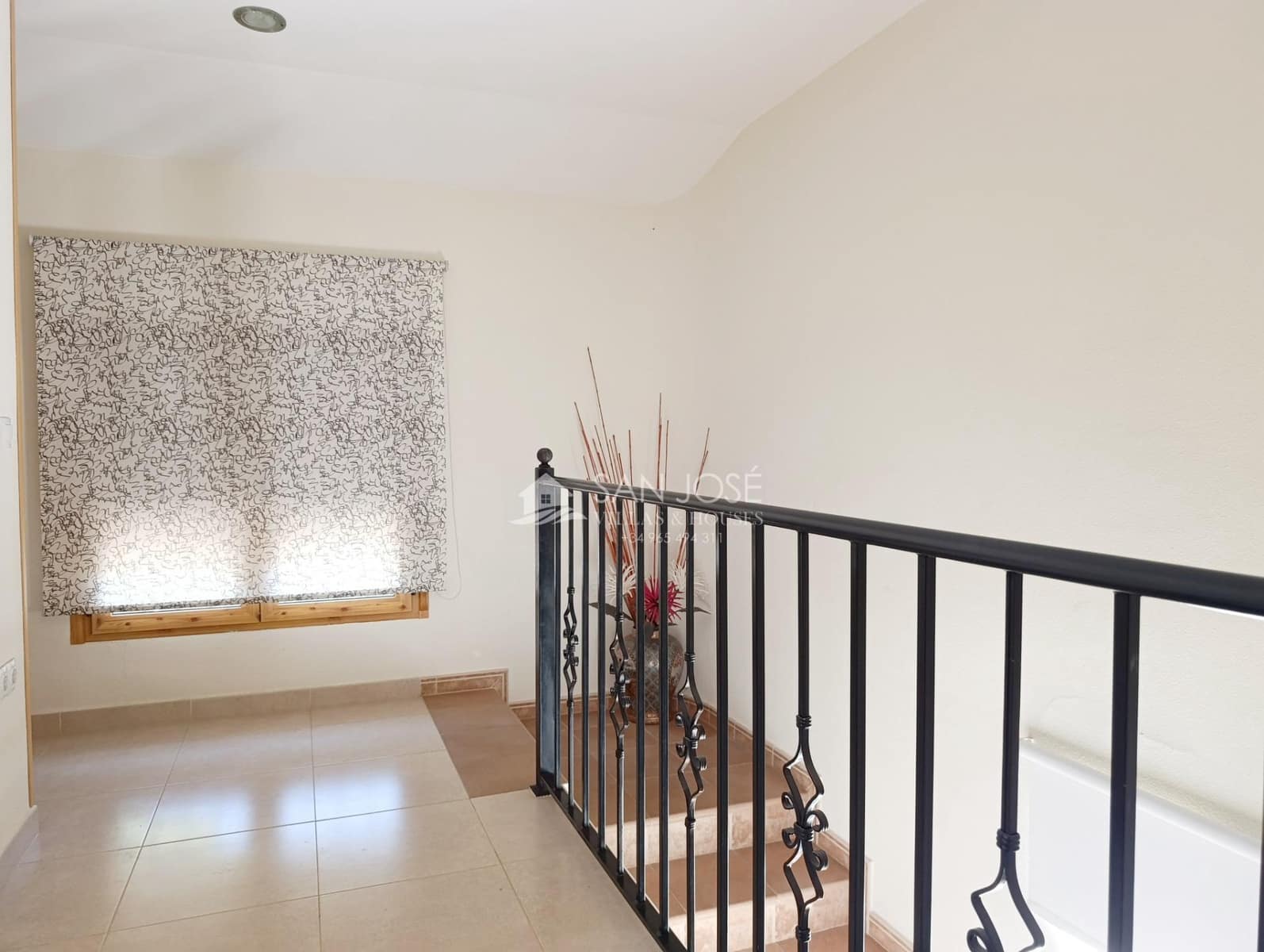 4 bedroom Villa for sale in Monforte del Cid with pool - € 315,000 (Ref: 9894082)