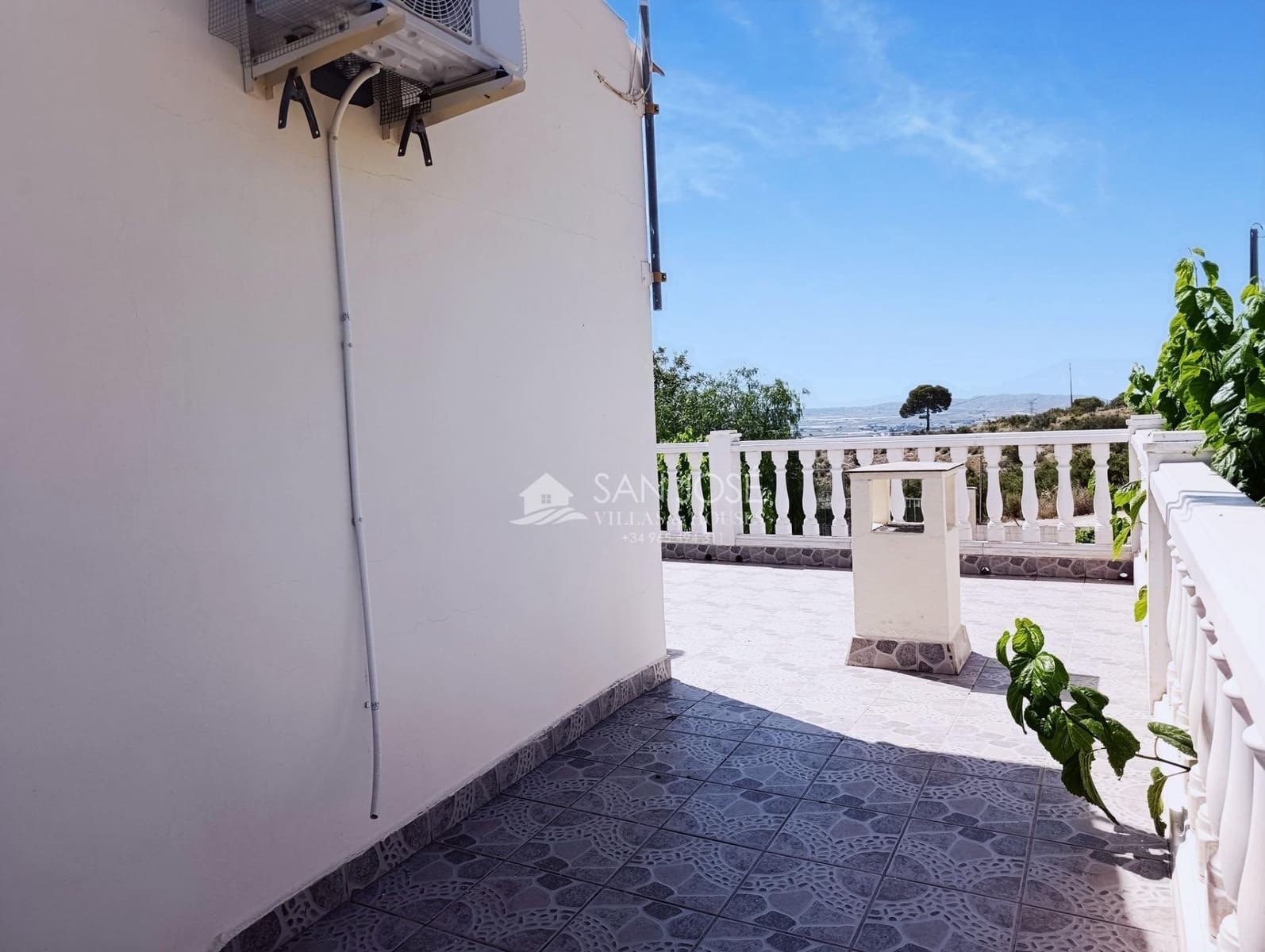 4 bedroom Villa for sale in Monforte del Cid with pool - € 315,000 (Ref: 9894082)