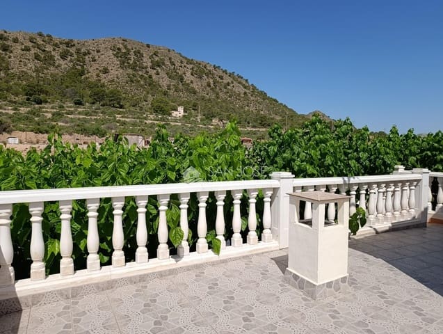 4 bedroom Villa for sale in Monforte del Cid with pool - € 315,000 (Ref: 9894082)