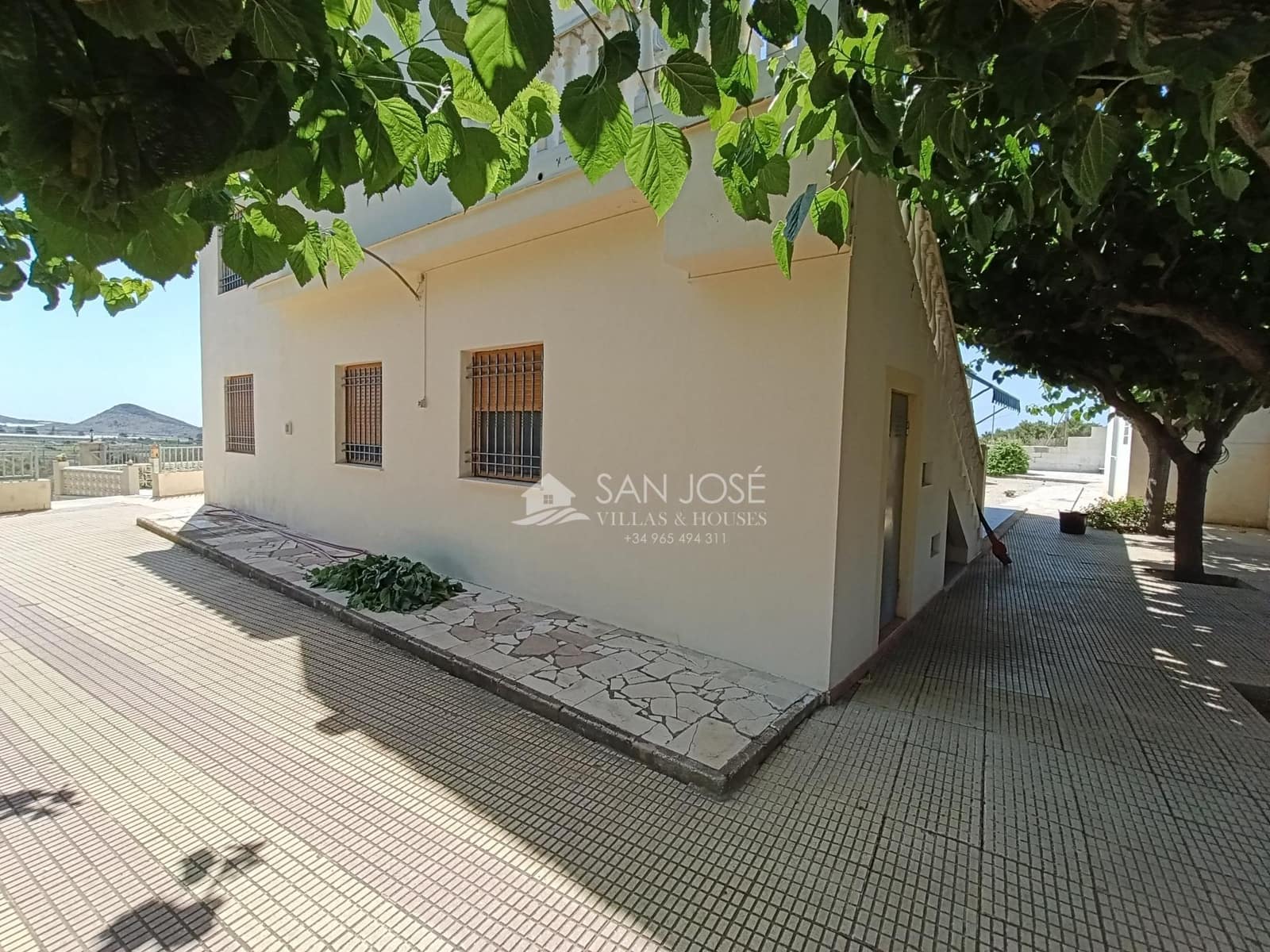 4 bedroom Villa for sale in Monforte del Cid with pool - € 315,000 (Ref: 9894082)