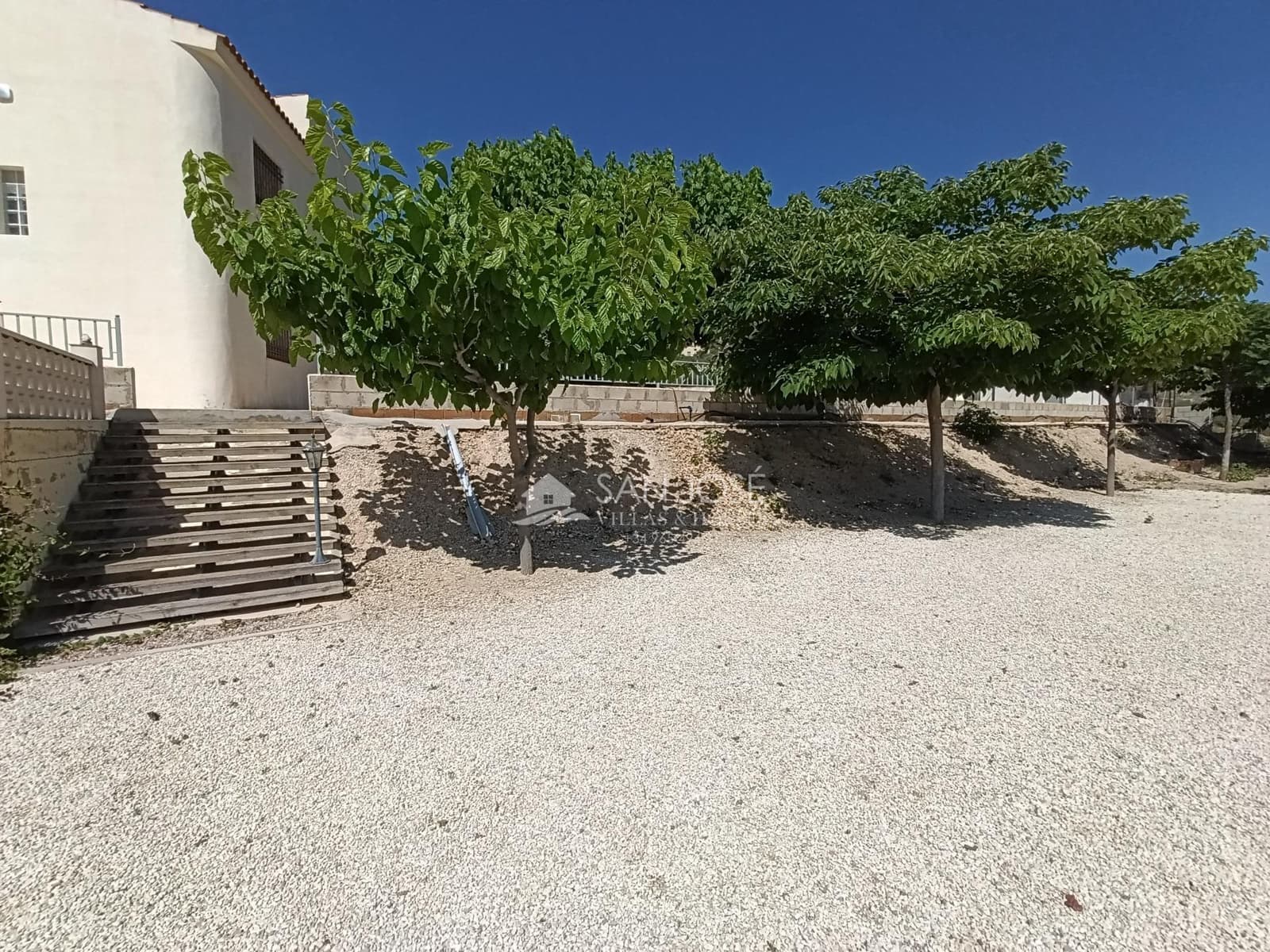 4 bedroom Villa for sale in Monforte del Cid with pool - € 315,000 (Ref: 9894082)