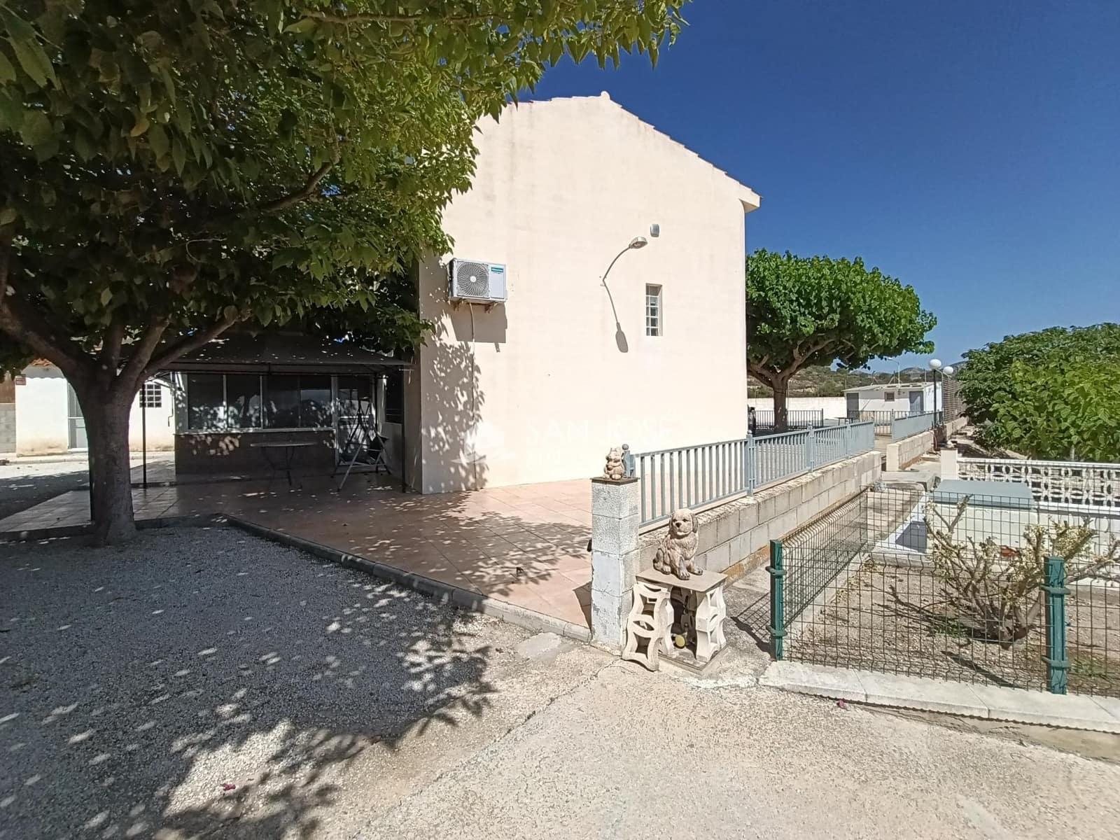 4 bedroom Villa for sale in Monforte del Cid with pool - € 315,000 (Ref: 9894082)