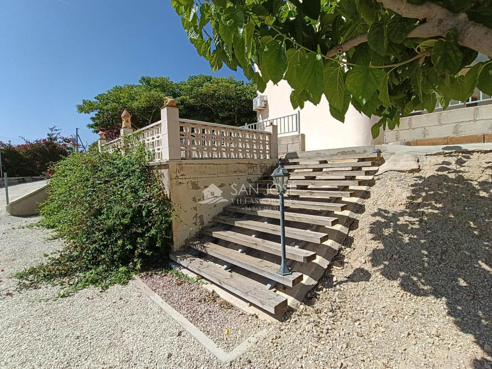 4 bedroom Villa for sale in Monforte del Cid with pool - € 315,000 (Ref: 9894082)