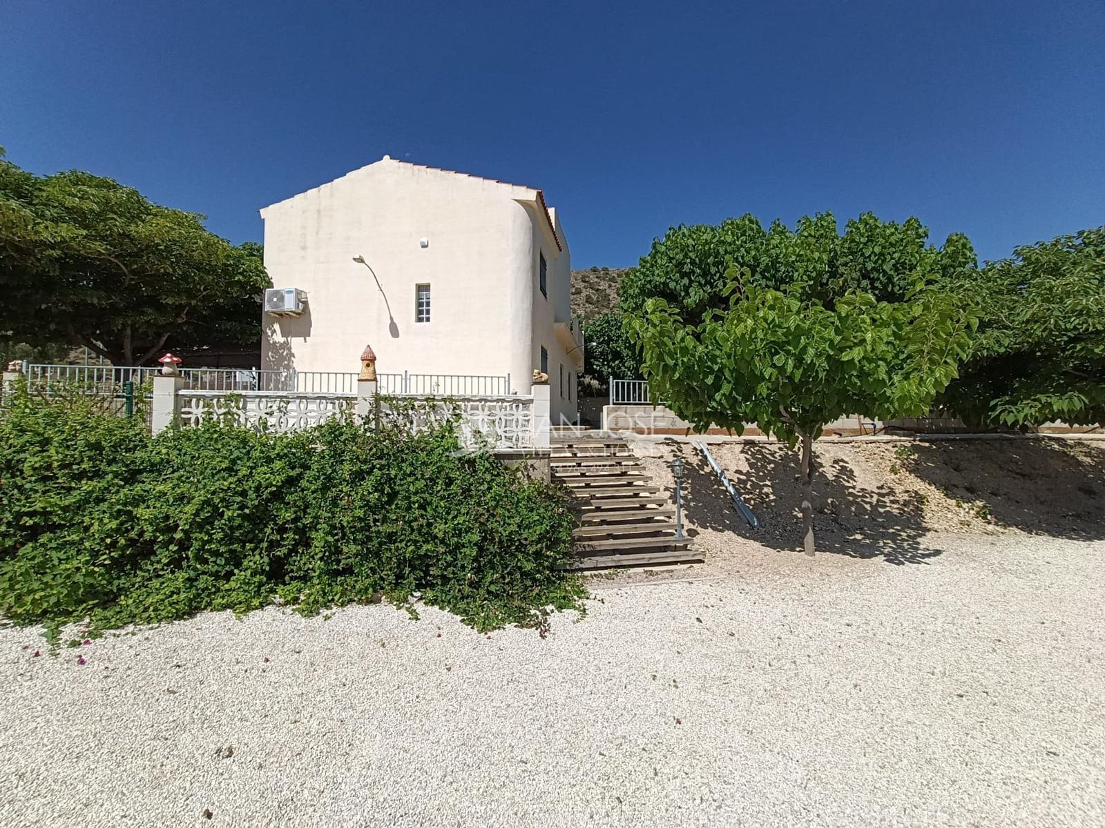 4 bedroom Villa for sale in Monforte del Cid with pool - € 315,000 (Ref: 9894082)
