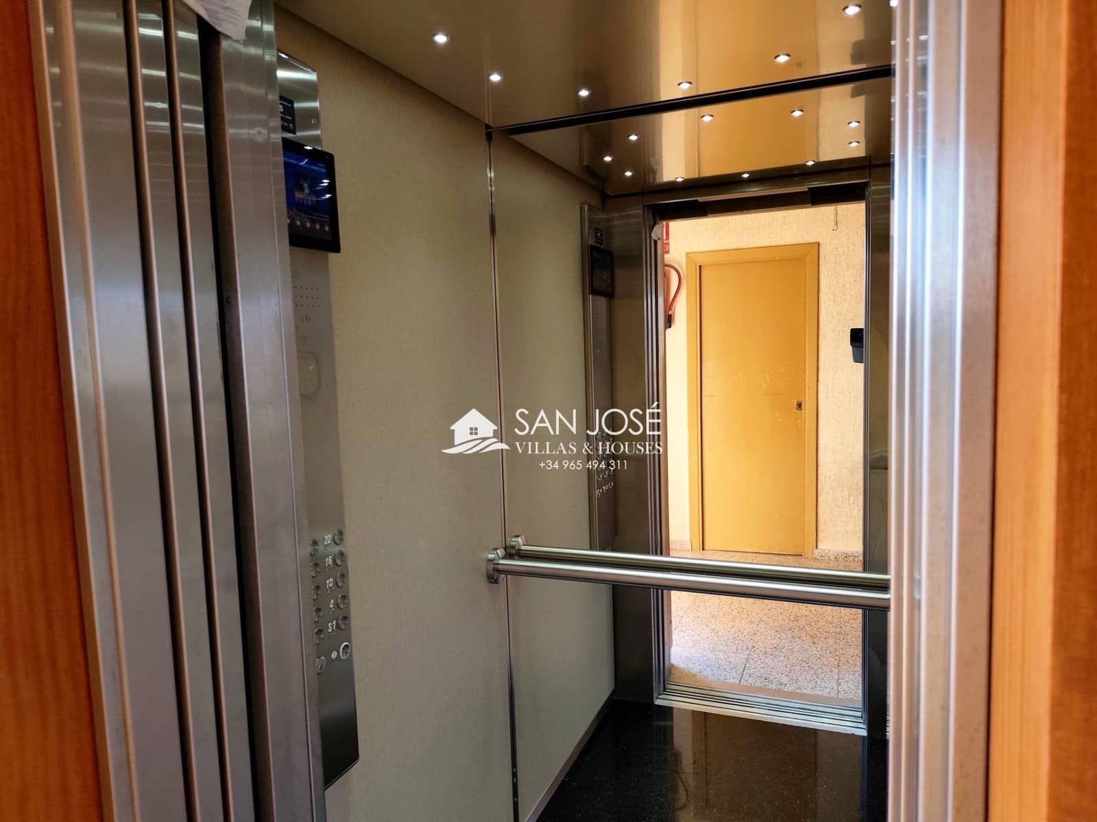 4 Zimmer Wohnung zu verkaufen in Playa de San Juan mit Pool Garage - 620.000 € (Ref: 9899031)