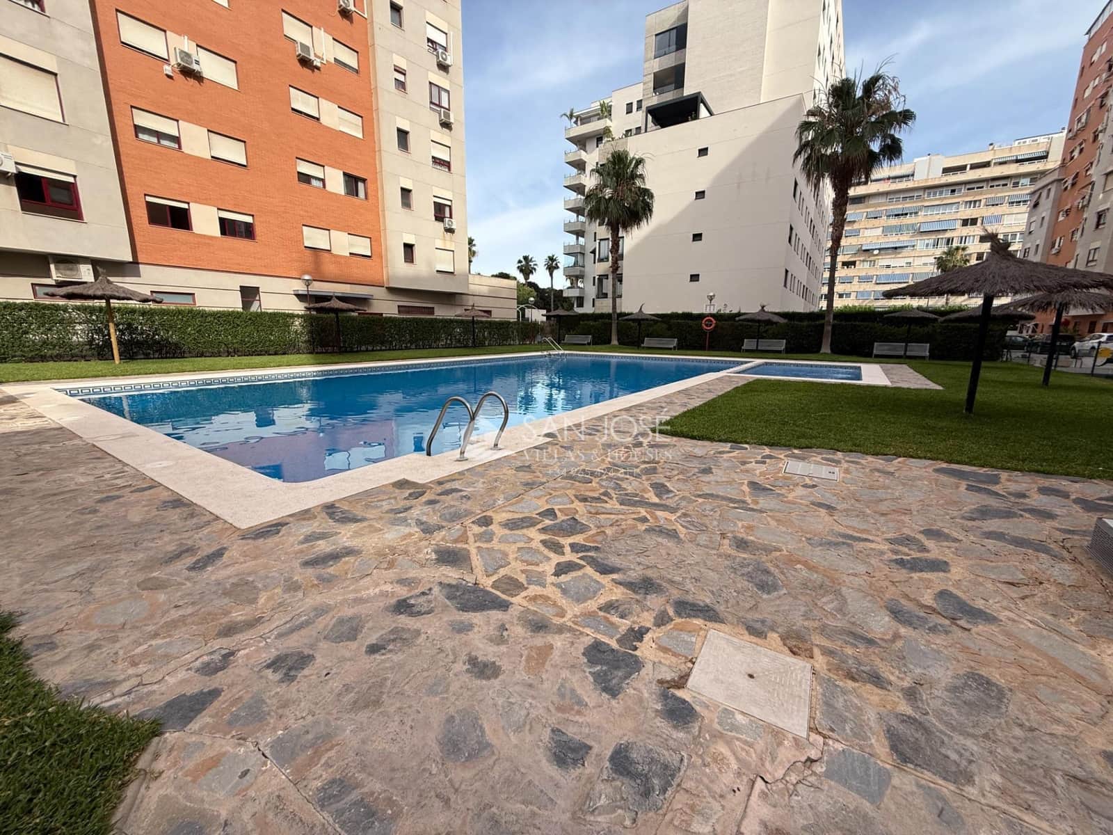 2 Zimmer Wohnung zu verkaufen in Alicante / Alacant Stadt mit Pool - 365.000 € (Ref: 9903832)
