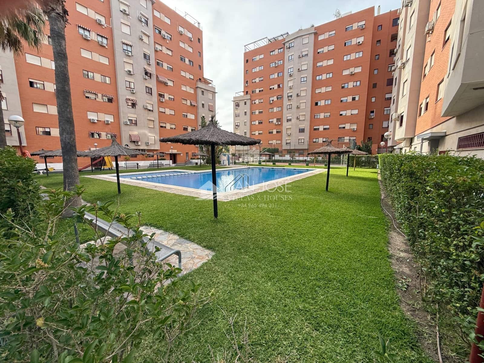 2 Zimmer Wohnung zu verkaufen in Alicante / Alacant Stadt mit Pool - 365.000 € (Ref: 9903832)