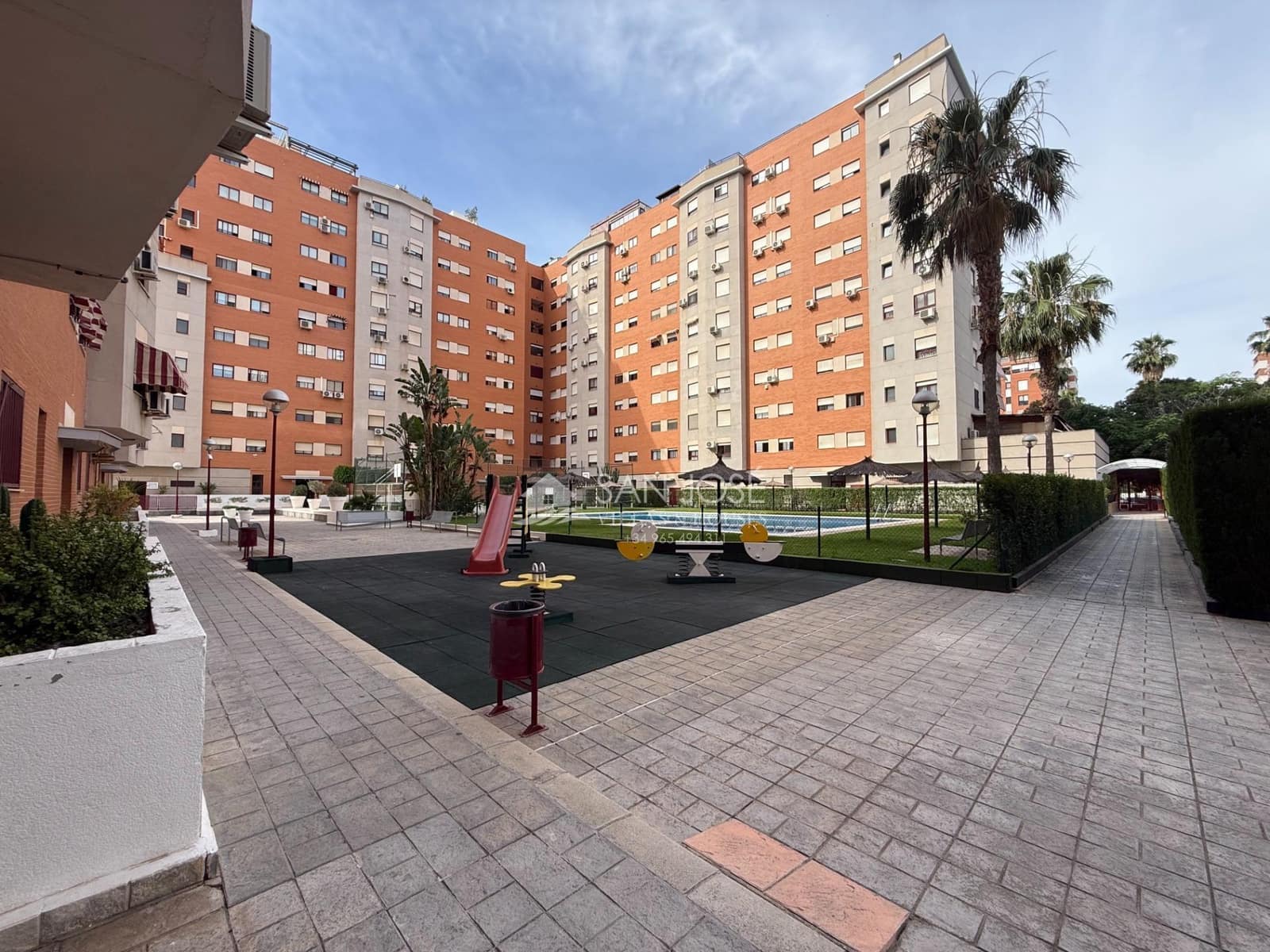 2 Zimmer Wohnung zu verkaufen in Alicante / Alacant Stadt mit Pool - 365.000 € (Ref: 9903832)