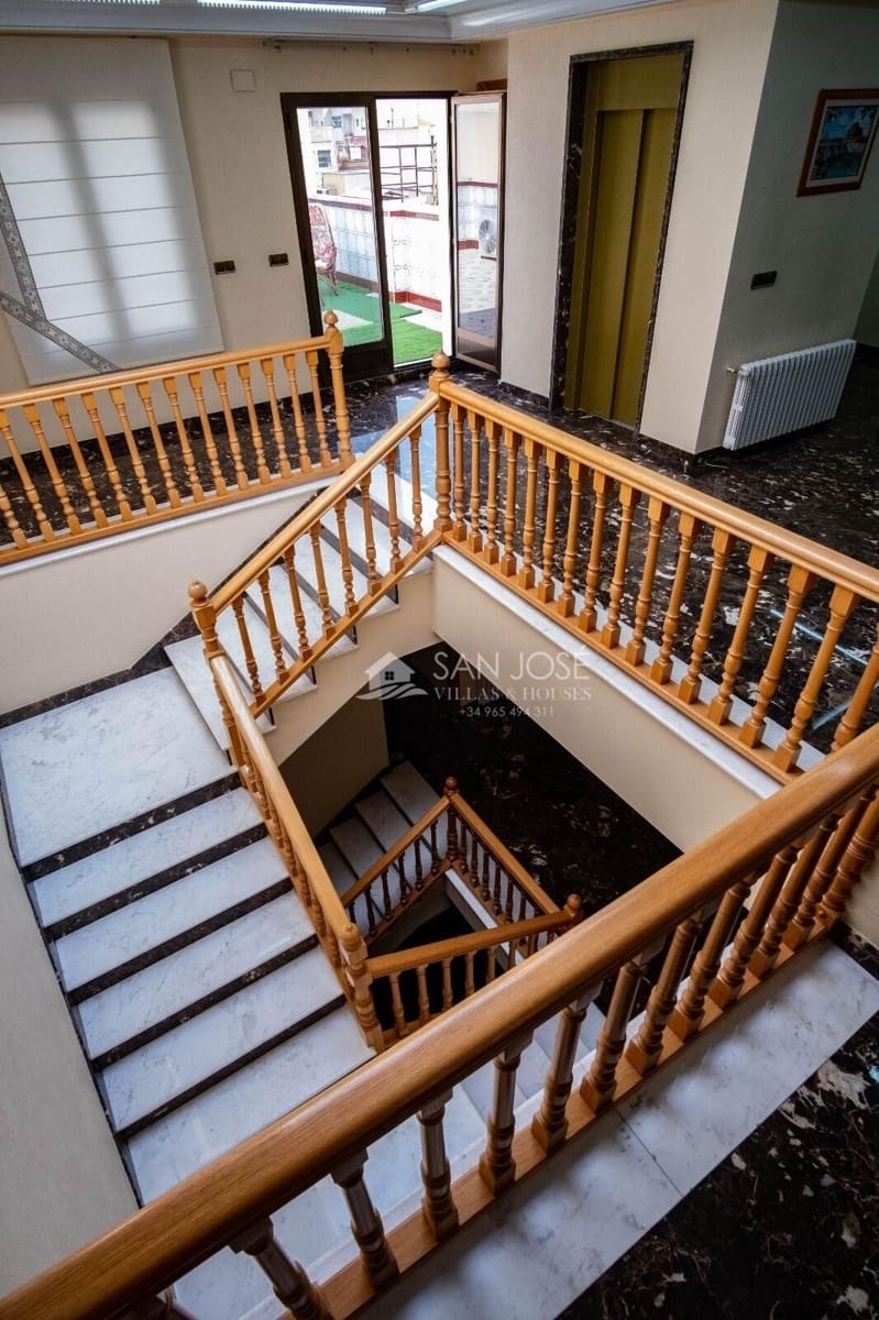 5 sypialnia Dom na sprzedaż w Novelda z garażem - 880 000 € (Ref: 9916056)