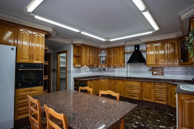 5 sypialnia Dom na sprzedaż w Novelda z garażem - 880 000 € (Ref: 9916056)
