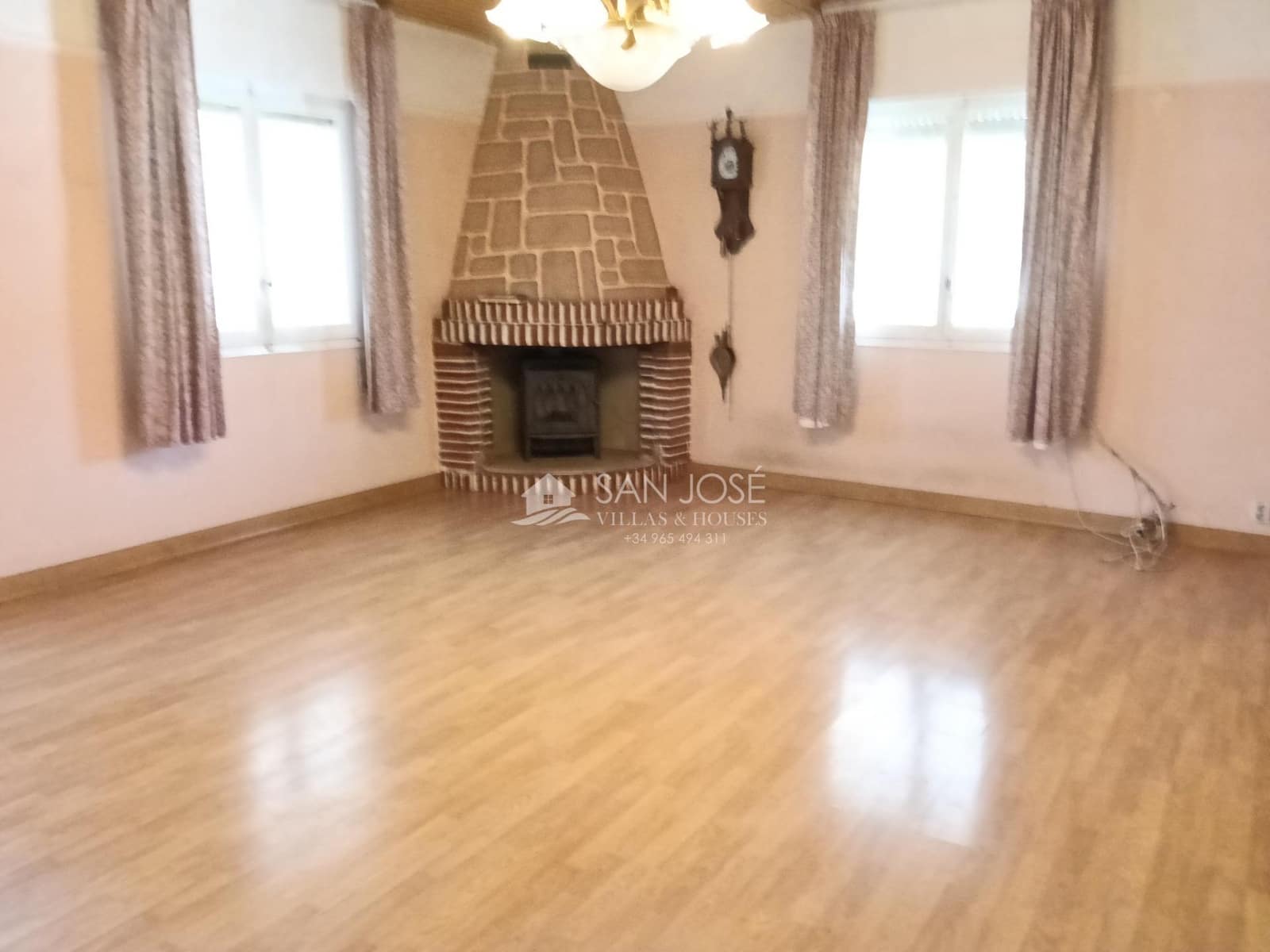 5 quarto Moradia para venda em La Romana com piscina - 276 580 € (Ref: 9934390)