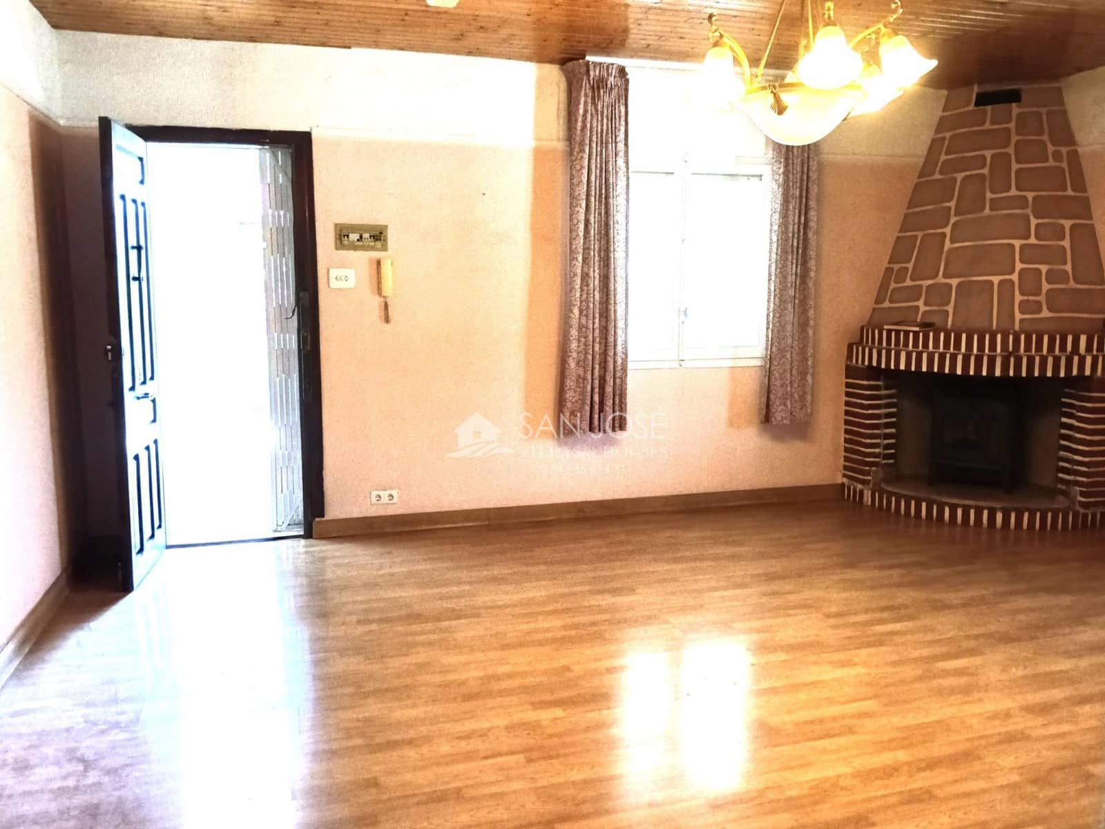 5 quarto Moradia para venda em La Romana com piscina - 276 580 € (Ref: 9934390)