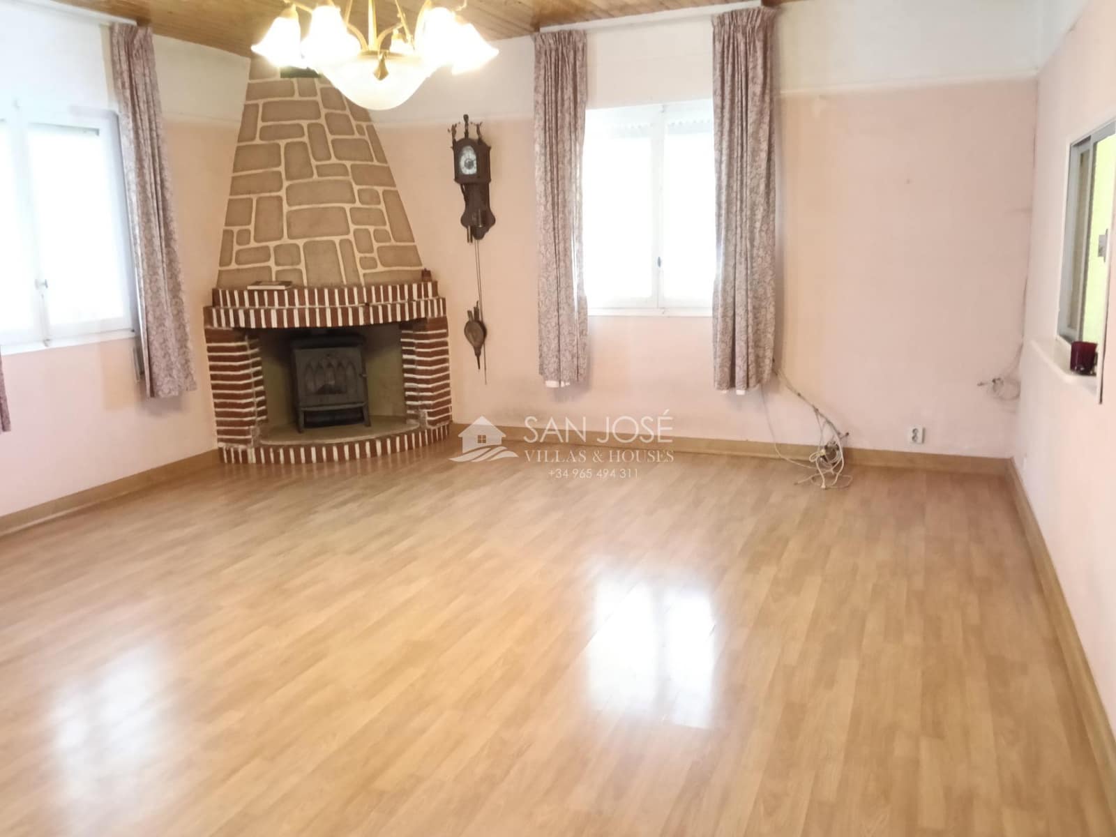 5 quarto Moradia para venda em La Romana com piscina - 276 580 € (Ref: 9934390)