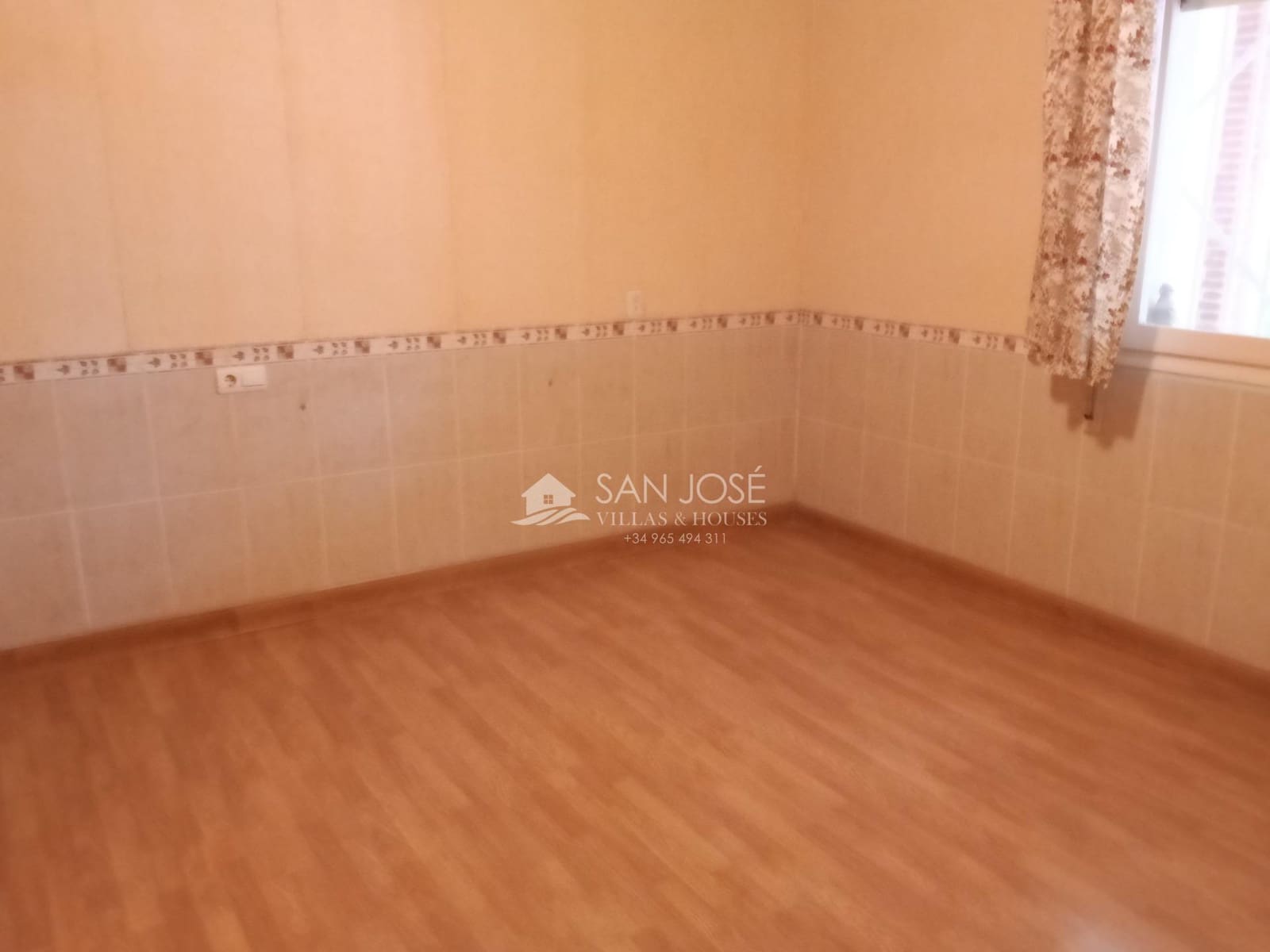5 quarto Moradia para venda em La Romana com piscina - 276 580 € (Ref: 9934390)