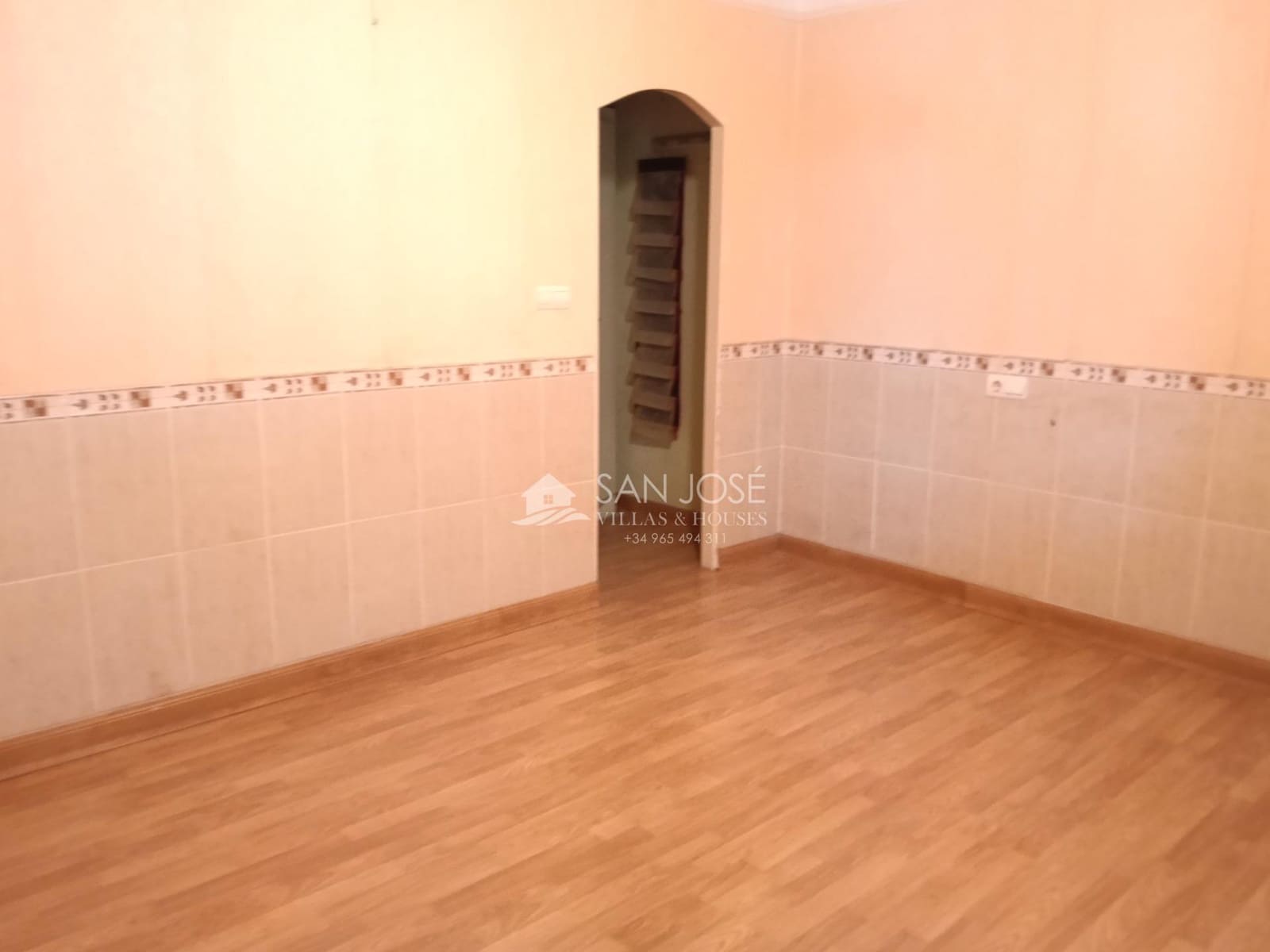 5 quarto Moradia para venda em La Romana com piscina - 276 580 € (Ref: 9934390)