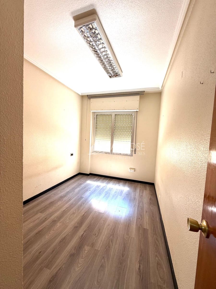 4 slaapkamer Flat te koop in Novelda - € 135.000 (Ref: 9945925)