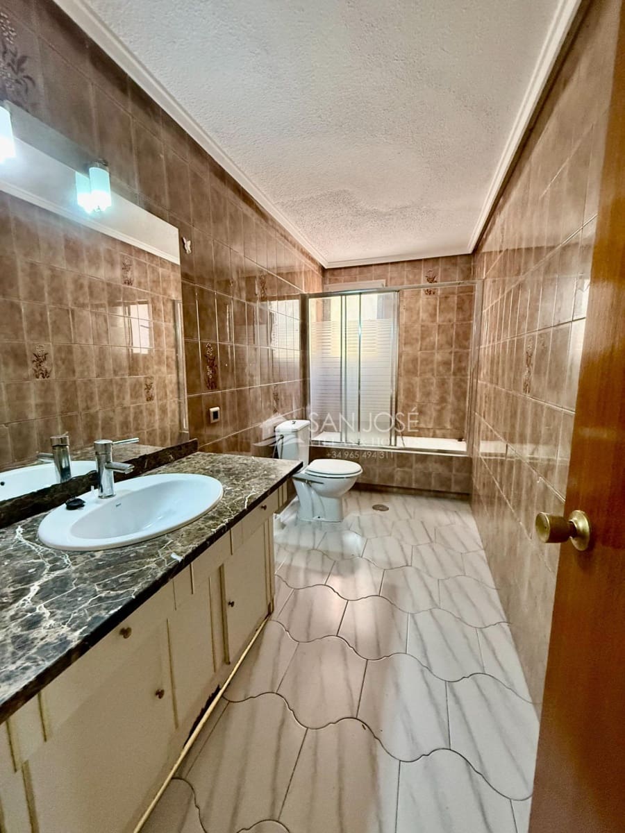 4 slaapkamer Flat te koop in Novelda - € 135.000 (Ref: 9945925)