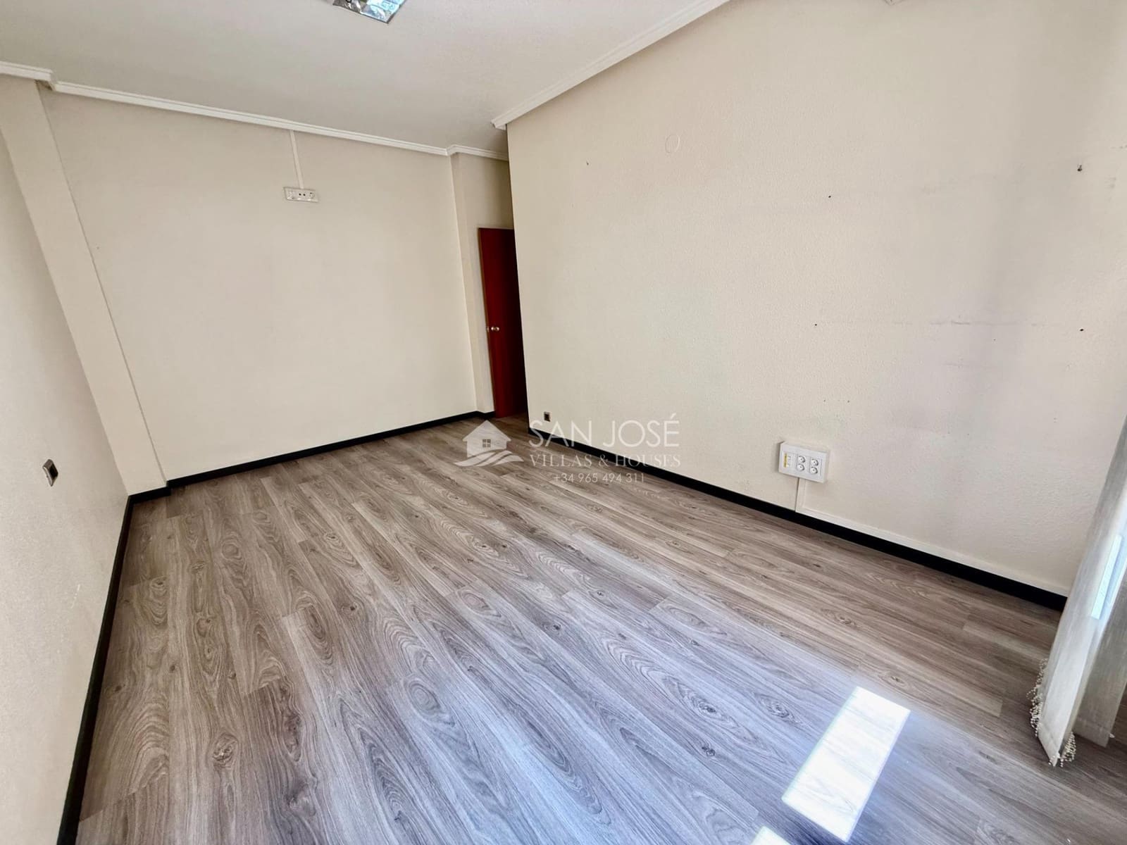 4 slaapkamer Flat te koop in Novelda - € 135.000 (Ref: 9945925)