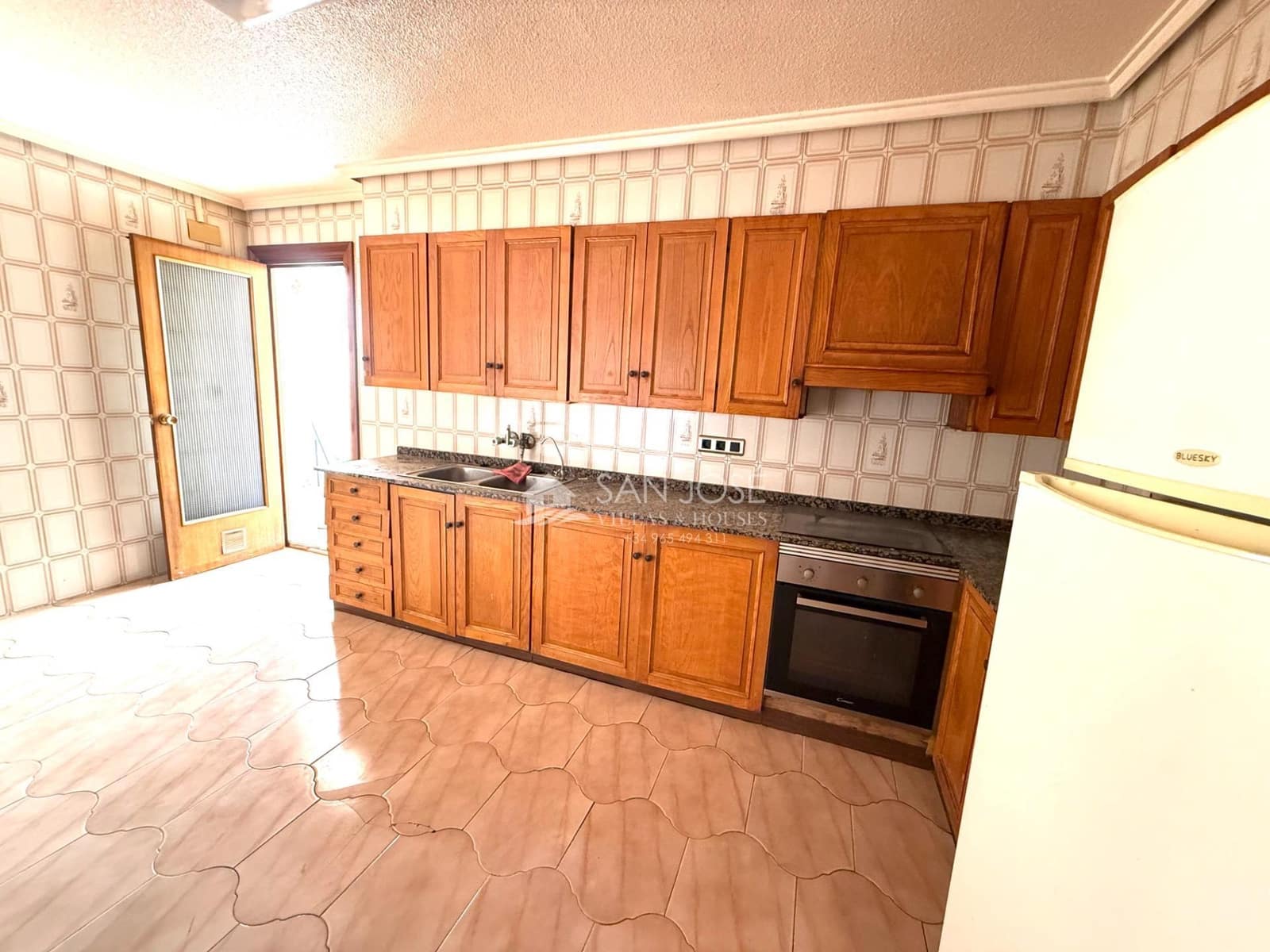 4 slaapkamer Flat te koop in Novelda - € 135.000 (Ref: 9945925)