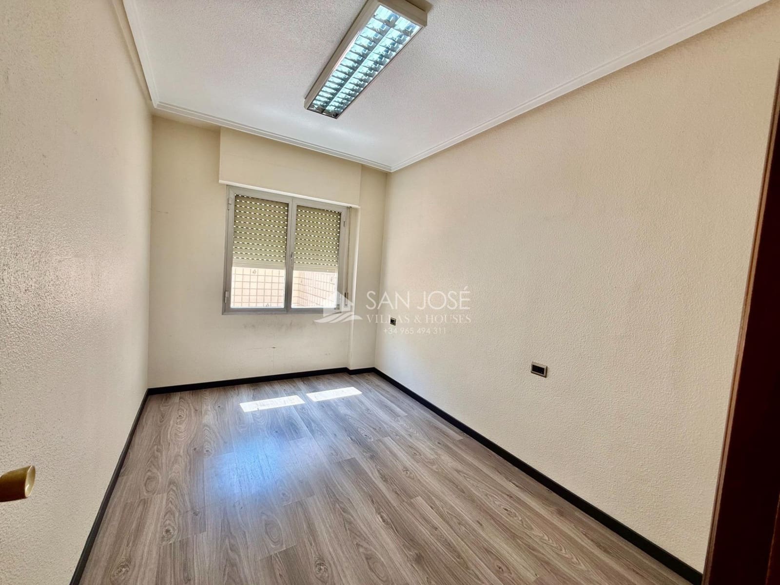 4 slaapkamer Flat te koop in Novelda - € 135.000 (Ref: 9945925)