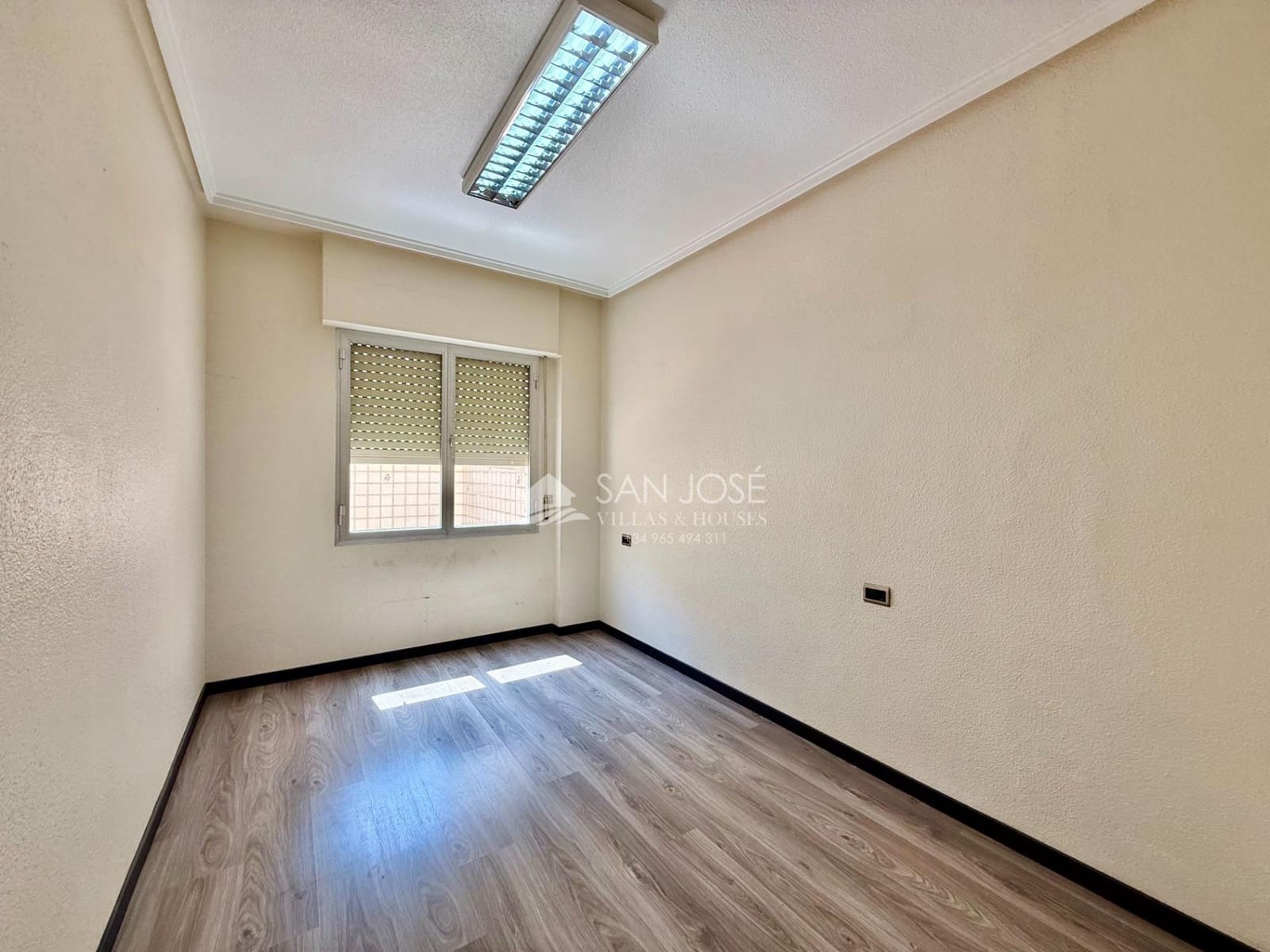 4 slaapkamer Flat te koop in Novelda - € 135.000 (Ref: 9945925)