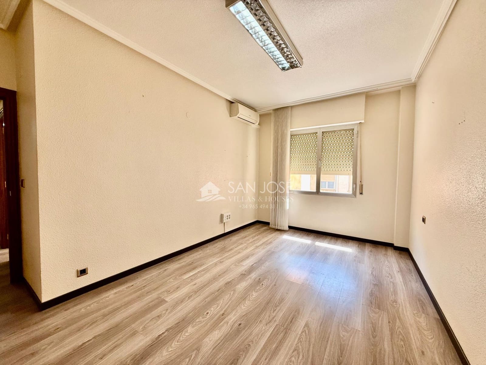 4 slaapkamer Flat te koop in Novelda - € 135.000 (Ref: 9945925)