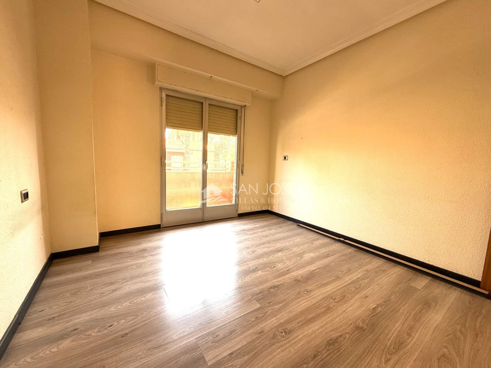 4 slaapkamer Flat te koop in Novelda - € 135.000 (Ref: 9945925)