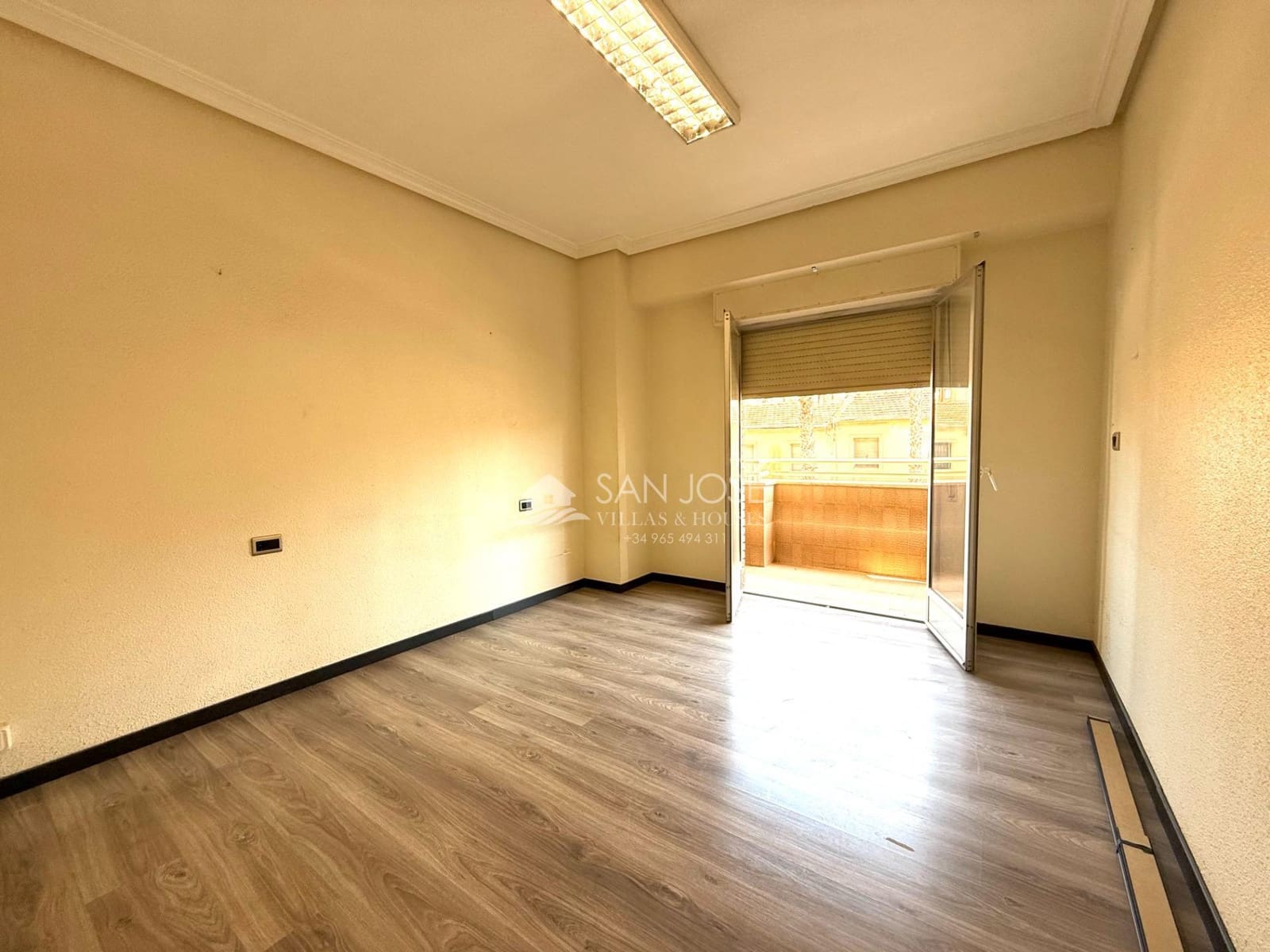4 slaapkamer Flat te koop in Novelda - € 135.000 (Ref: 9945925)