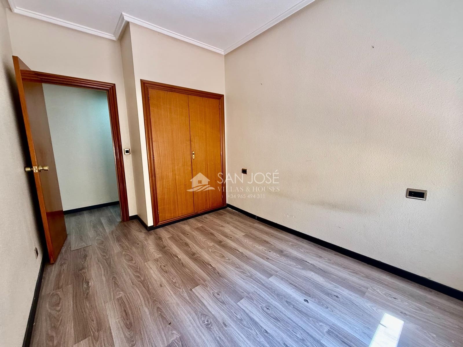 4 slaapkamer Flat te koop in Novelda - € 135.000 (Ref: 9945925)
