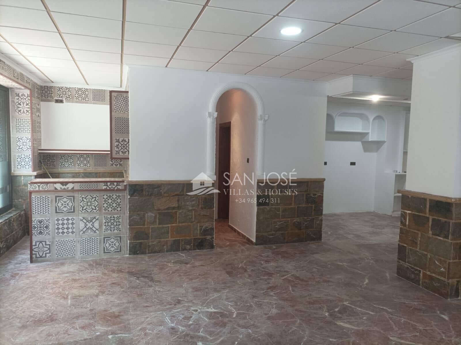Commercial for rent in Elche / Elx - € 600 (Ref: 9963321)
