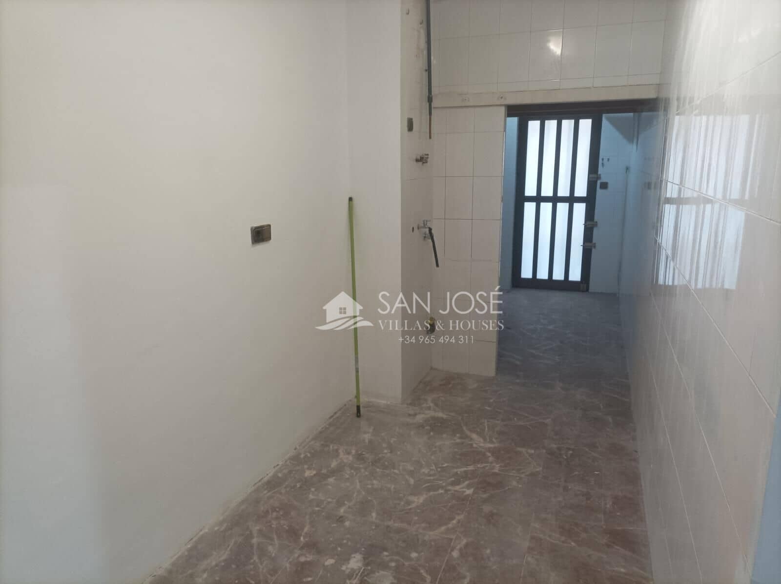 Commercial for rent in Elche / Elx - € 600 (Ref: 9963321)