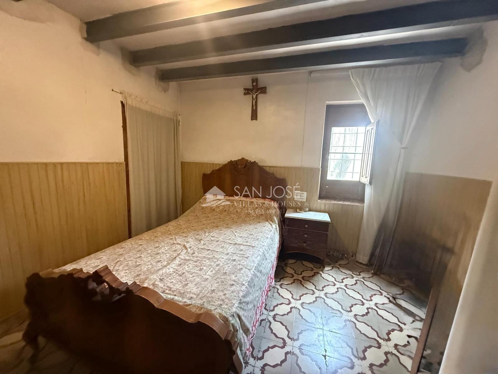 4 bedroom Villa for sale in La Romana with garage - € 180,000 (Ref: 9965468)