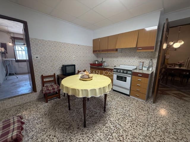 4 bedroom Villa for sale in La Romana with garage - € 180,000 (Ref: 9965468)