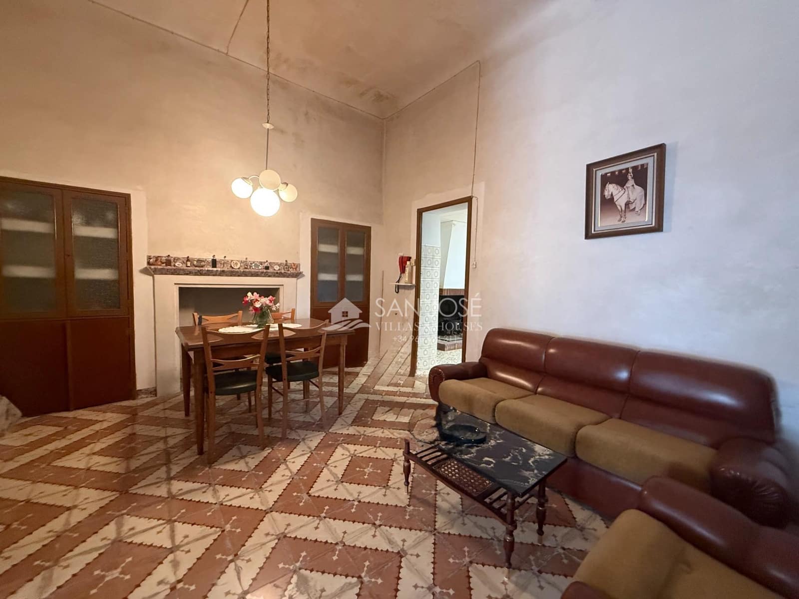 4 bedroom Villa for sale in La Romana with garage - € 180,000 (Ref: 9965468)