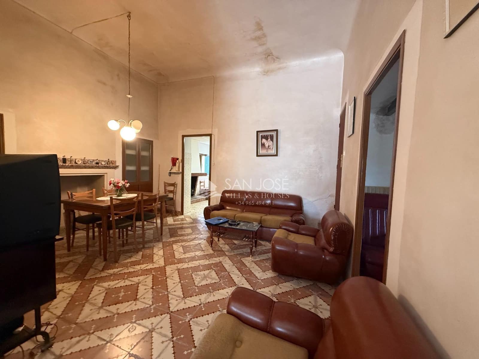 4 bedroom Villa for sale in La Romana with garage - € 180,000 (Ref: 9965468)