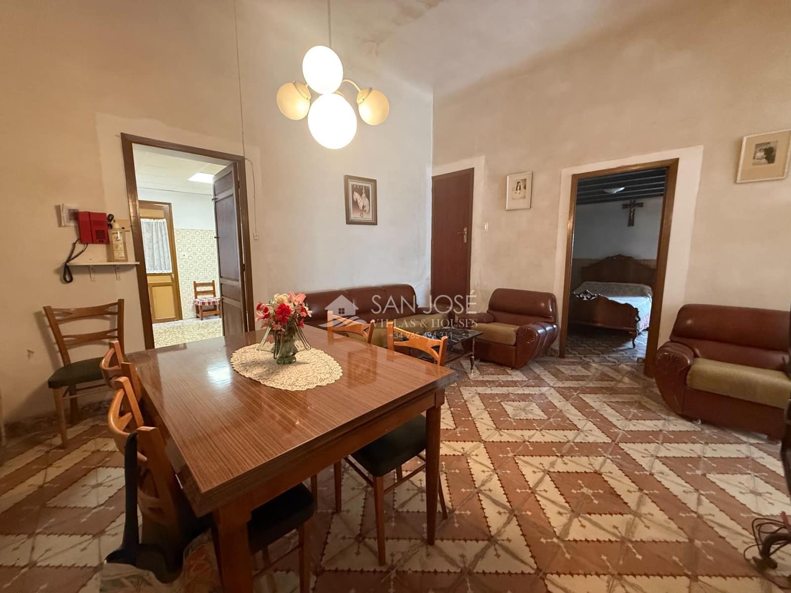 4 bedroom Villa for sale in La Romana with garage - € 180,000 (Ref: 9965468)
